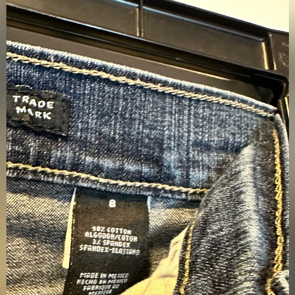 DKNY jeans size 8, stretchy and comfy, boot cut, zippered,30 length. - Picture 4 of 9